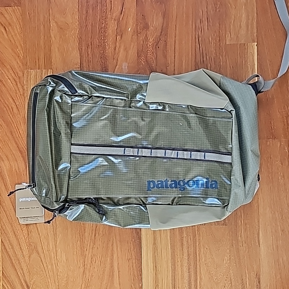 Brand New w/tag Paragonia Black Hole Pack, color: sage khaki, 25L